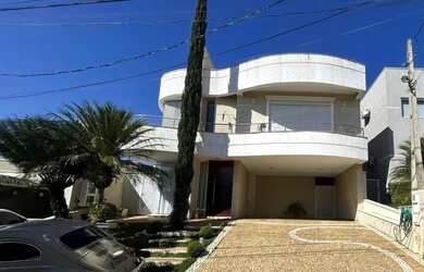 Imagem: A casa em condomínio possui 4 Dormitórios, 5 Banheiros, 4