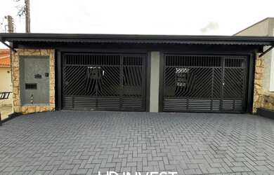 Imagem: A casa possui 5 Dormitórios, 4 Banheiros e 225m² de Área