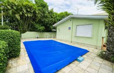 Imagem: A casa possui 3 Dormitórios, 3 Banheiros, 5 Vagas na garagem