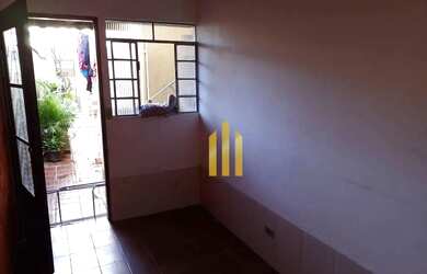 Imagem: A casa possui 1 Dormitório, 1 Banheiro, 55m² de Área e está