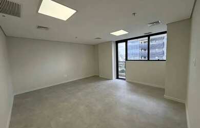 Imagem: O depósito possui 5 Vagas na garagem e 398m² de Área e está