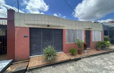 Imagem: A casa em condomínio possui 2 Dormitórios, 3 Banheiros, 2