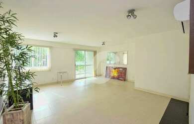 Imagem: O apartamento possui 4 Dormitórios, 2 Banheiros, 2 Vagas na