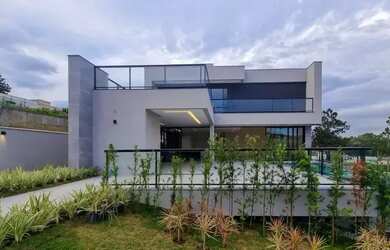 Imagem: A casa em condomínio possui 4 Dormitórios, 5 Banheiros, 4