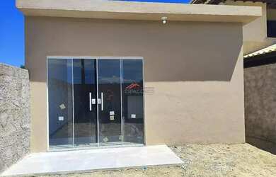 Imagem: A casa possui 3 Dormitórios, 2 Banheiros, 2 Vagas na garagem