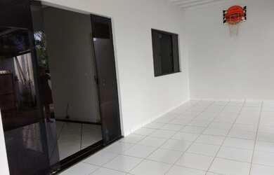 Imagem: A casa possui 3 Dormitórios, 1 Vaga na garagem e 127-0m² de