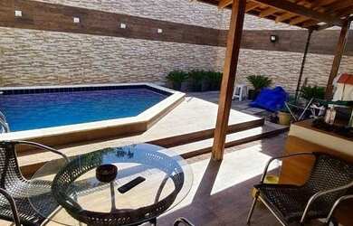 Imagem: A casa possui 3 Dormitórios e está localizado em Pitangueiras