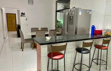 Imagem: A casa em condomínio possui 3 Dormitórios, 2 Banheiros, 4