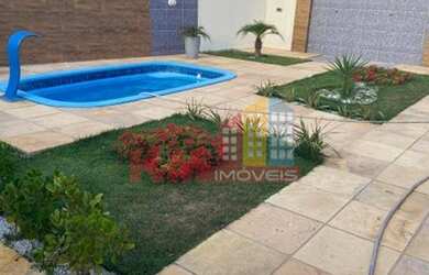 Imagem: A casa possui 4 Dormitórios, 3 Banheiros, 300m² de Área