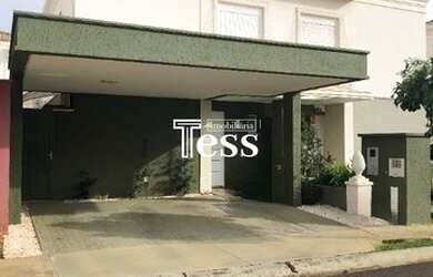 Imagem: A casa em condomínio possui 3 Dormitórios, 2 Banheiros, 2