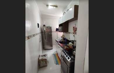 Imagem: O apartamento possui 2 Dormitórios, 1 Banheiro, 2 Vagas na