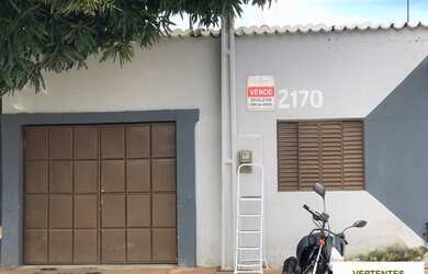 Imagem: A casa possui 2 Dormitórios, 1 Banheiro, 1 Vaga na garagem