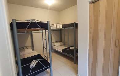 Imagem: A casa possui 1 Dormitório e está localizado em Barra de