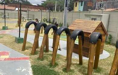 Imagem: O apartamento possui 2 Dormitórios, 1 Banheiro, 1 Vaga na garagem