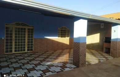 Imagem: A casa possui 2 Dormitórios, 2 Banheiros, 5 Vagas na garagem