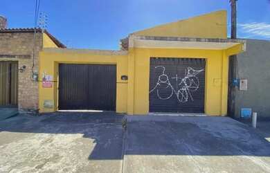 Imagem: A casa possui 2 Dormitórios, 2 Banheiros, 1 Vaga na garagem