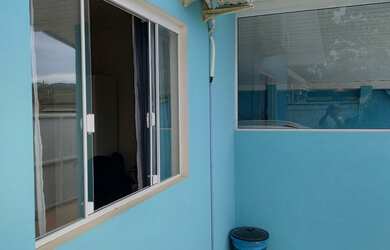 Imagem: A casa possui 2 Dormitórios, 2 Banheiros, 1 Vaga na garagem