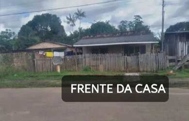 Imagem: A casa possui 3 Dormitórios, 1 Banheiro e 1030m² de Área