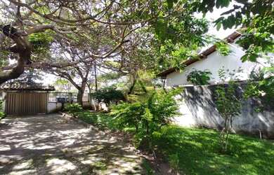 Imagem: A casa possui 4 Dormitórios, 3 Banheiros, 5 Vagas na garagem