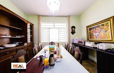 Imagem: A casa possui 5 Dormitórios, 5 Banheiros, 5 Vagas na garagem