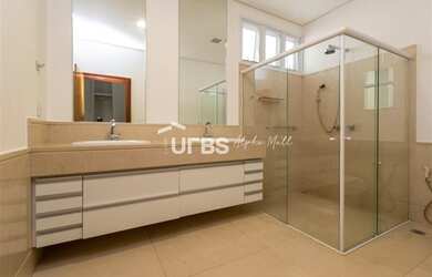 Imagem: A casa em condomínio possui 4 Dormitórios, 4 Banheiros, 336m²