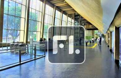 Imagem: O depósito possui 4 Vagas na garagem, 300m² de Área e está