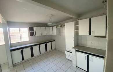 Imagem: O apartamento possui 4 Dormitórios, 3 Banheiros, 2 Vagas na