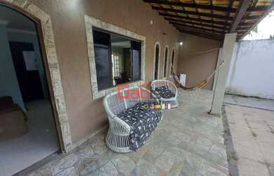 Imagem: A casa possui 3 Dormitórios, 4 Banheiros, 3 Vagas na garagem