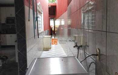 Imagem: A casa em condomínio possui 4 Dormitórios, 3 Banheiros, 5