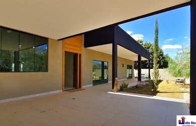 Imagem: A casa em condomínio possui 5 Dormitórios, 5 Banheiros, 4