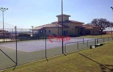 Imagem: A casa em condomínio possui 5 Dormitórios, 5 Banheiros e 335m²