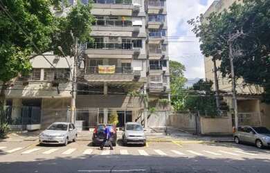 Imagem: O apartamento e possui 2 Dormitórios, Suítes, 3 Banheiros