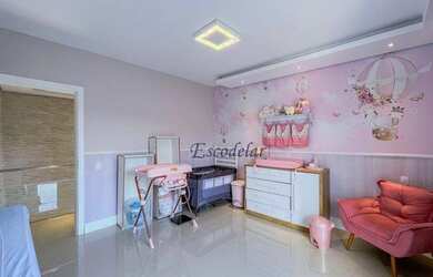 Imagem: A casa em condomínio possui 4 Dormitórios, 4 Banheiros, 4