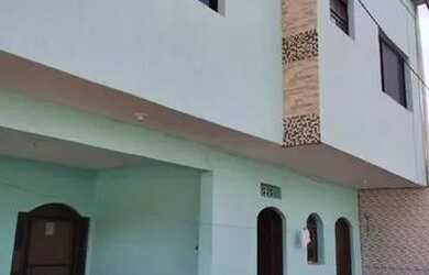 Imagem: A casa possui 3 Dormitórios, 3 Banheiros, 3 Vagas na garagem