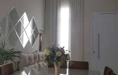 Imagem: A casa em condomínio possui 3 Dormitórios, 1 Banheiro, 4 Vagas