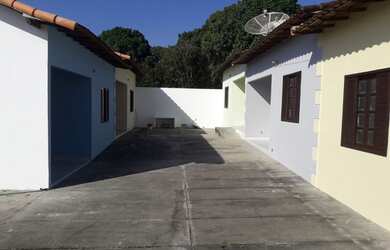 Imagem: A casa possui 1 Dormitório, 1 Banheiro, 1 Vaga na garagem e