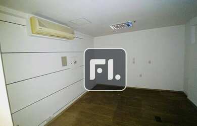 Imagem: O depósito possui 5 Vagas na garagem, 245m² de Área e está