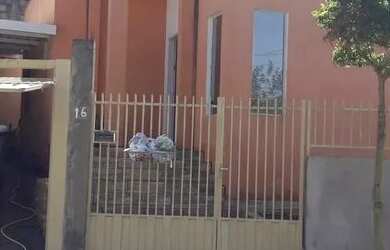 Imagem: A casa possui 2 Dormitórios, 1 Banheiro, 1 Vaga na garagem