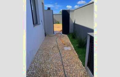 Imagem: A casa em condomínio possui 4 Dormitórios, 4 Banheiros, 4