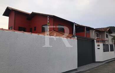 Imagem: A casa à venda possui 5 Dormitórios, 4 Banheiros, 5 Vagas