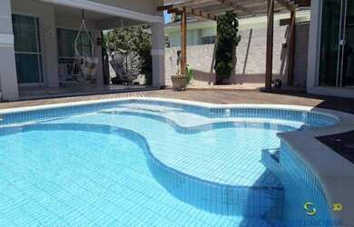 Imagem: A casa possui 5 Dormitórios, 5 Banheiros, 2 Vagas na garagem