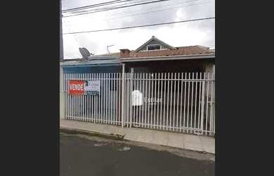 Imagem: A casa possui 4 Dormitórios, 1 Banheiro, 1 Vaga na garagem