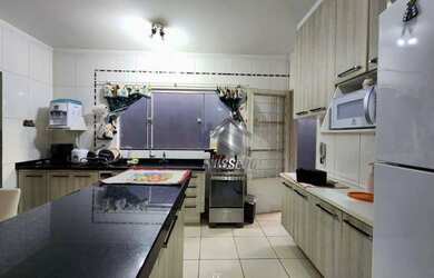 Imagem: A casa possui 2 Dormitórios, 1 Banheiro, 150m² de Área e