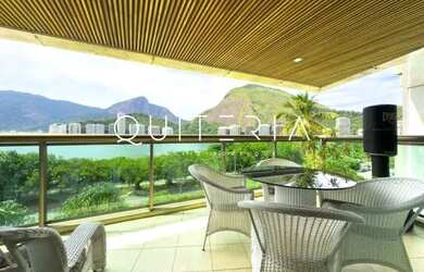 Imagem: O studio possui 2 Dormitórios, 2 Banheiros, 1 Vaga na garagem