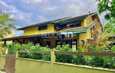 Imagem: A casa em condomínio possui 4 Dormitórios, 5 Banheiros, 69m²