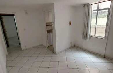 Imagem: O apartamento possui 1 Dormitório, 1 Banheiro, 1 Vaga na garagem