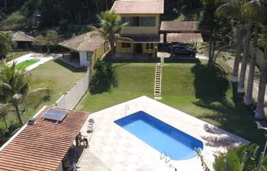 Imagem: A pousada chalé possui 3 Dormitórios, Acomodam 10 pessoas