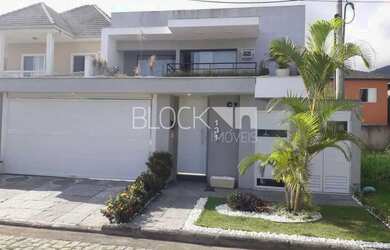 Imagem: A casa em condomínio possui 4 Dormitórios, 5 Banheiros, 2