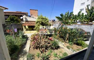 Imagem: A casa possui 3 Dormitórios, 2 Banheiros, 5 Vagas na garagem