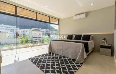 Imagem: A casa em condomínio possui 4 Dormitórios, 5 Banheiros, 3